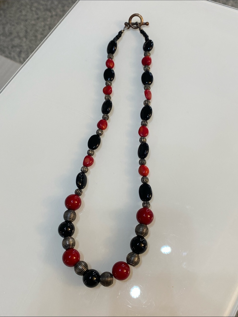 Red and Black Beaded Necklace - Classic Women’s Jewelry